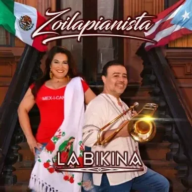 Zoilapianista at the piano